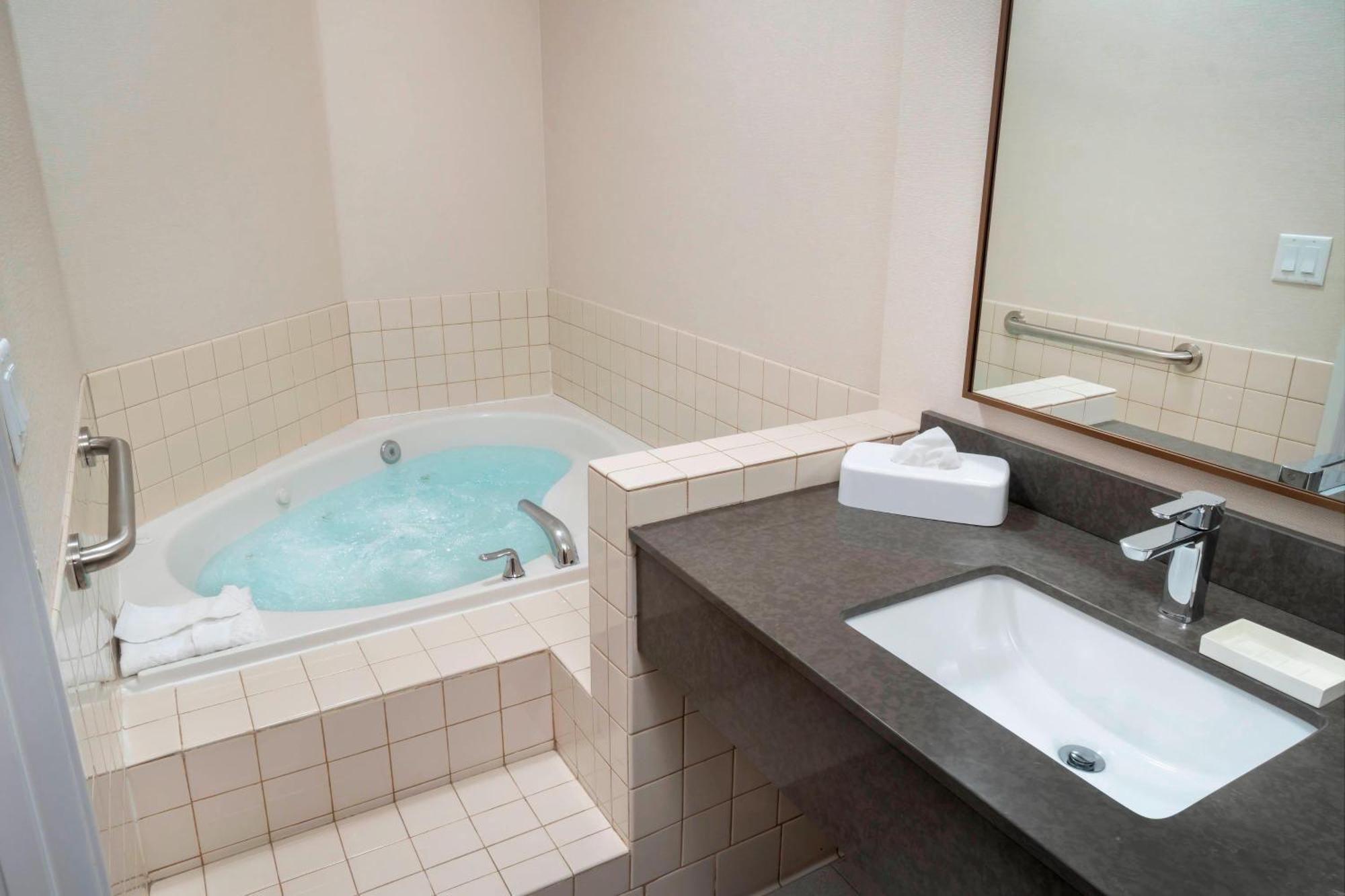 Fairfield Inn & Suites Bend Downtown Экстерьер фото